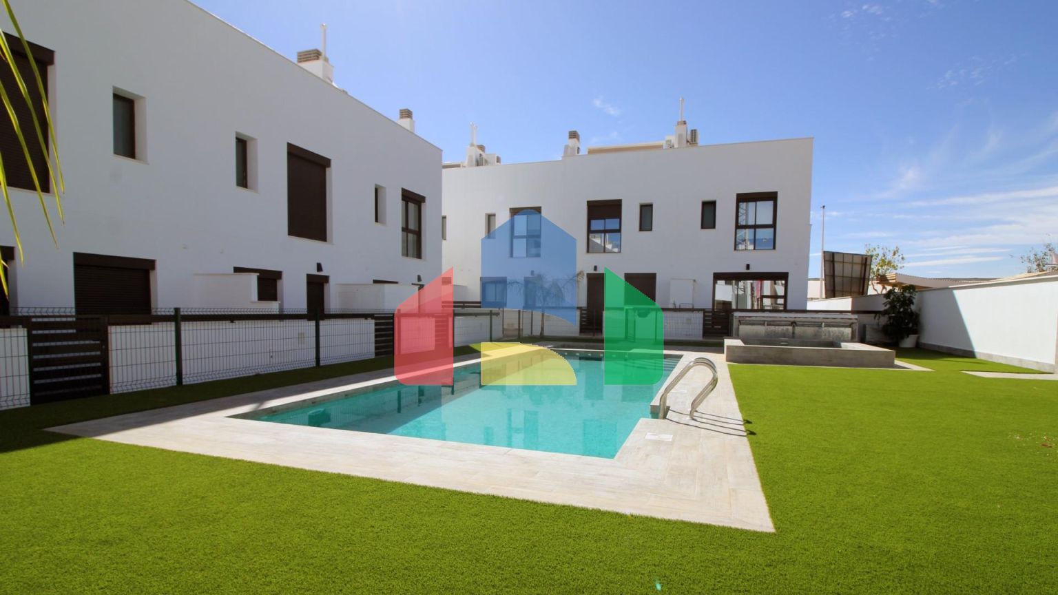 Современные таунхаусы и двухквартирные дома в Пилар-де-ла-Орадада