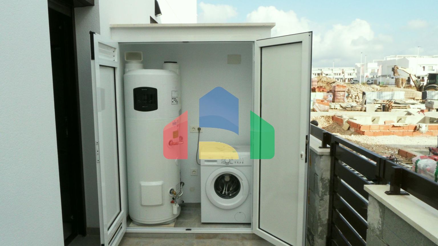 Современные таунхаусы и двухквартирные дома в Пилар-де-ла-Орадада