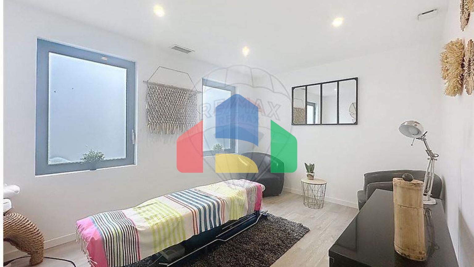 Residential - Single Family Home - Nîmes, , Occitanie - FR