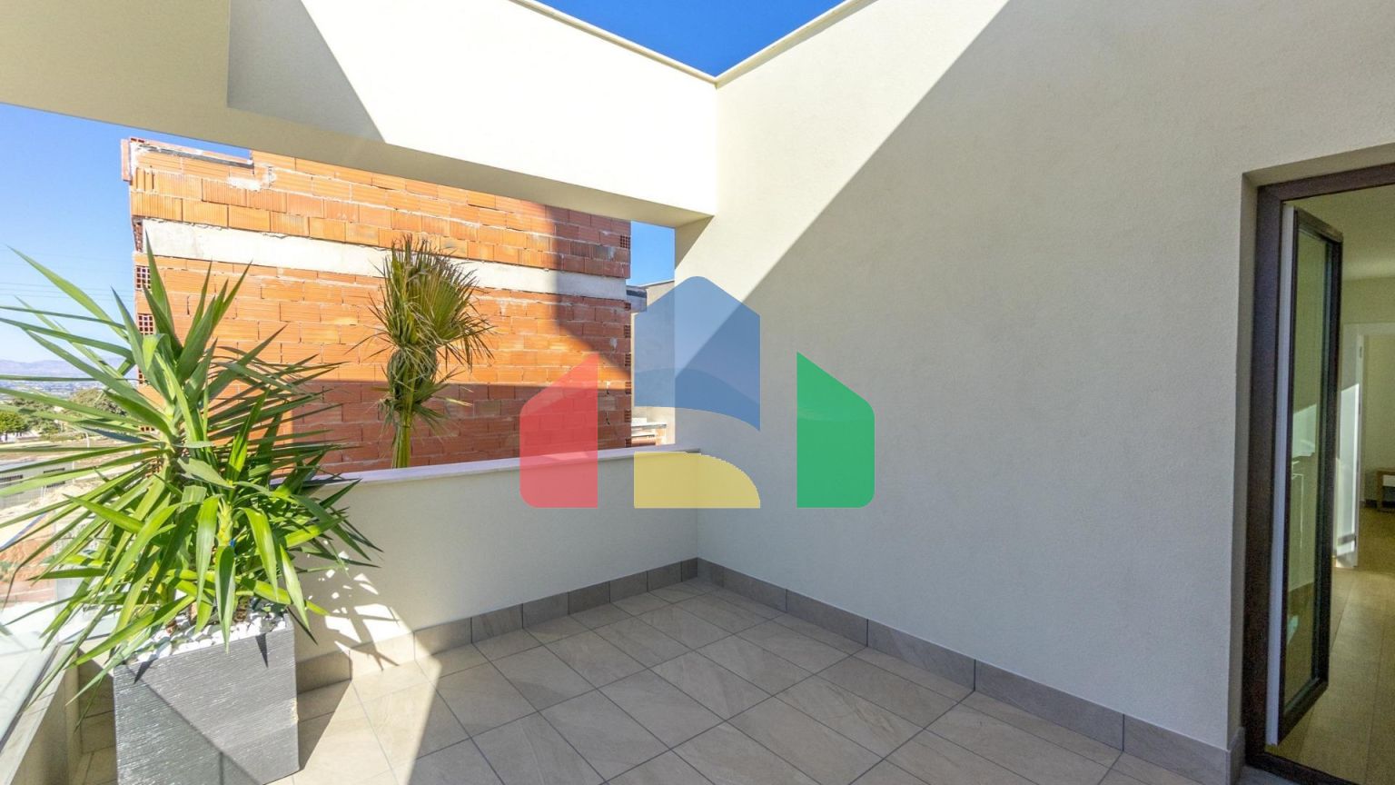 НОВЫЕ ВИЛЛЫ В РОХАЛЕСЕ