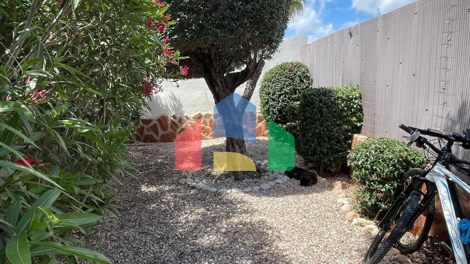 ВИЛЛА В CIUDAD QUESADA В СРЕДИЗЕМНОМОРСКОМ СТИЛЕ. 4 СПАЛЬНИ. 4 ВАННЫЕ КОМНАТЫ. С УЧАСТКОМ 700 М2. И ПЛОЩЯДЬЮ 233 М2. БАССЕЙН