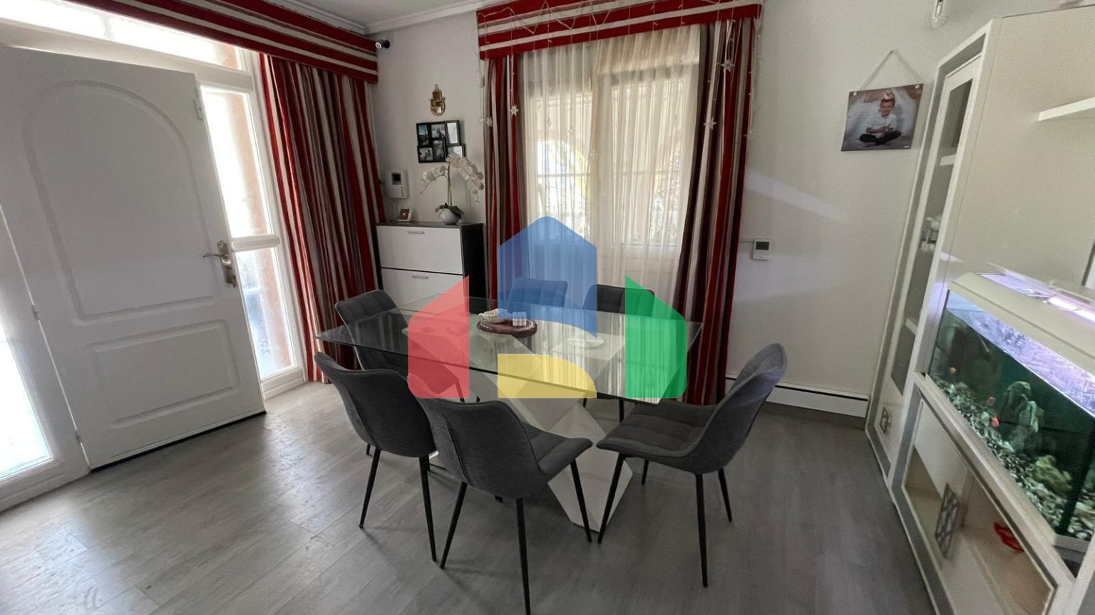 ВИЛЛА В CIUDAD QUESADA В СРЕДИЗЕМНОМОРСКОМ СТИЛЕ. 4 СПАЛЬНИ. 4 ВАННЫЕ КОМНАТЫ. С УЧАСТКОМ 700 М2. И ПЛОЩЯДЬЮ 233 М2. БАССЕЙН