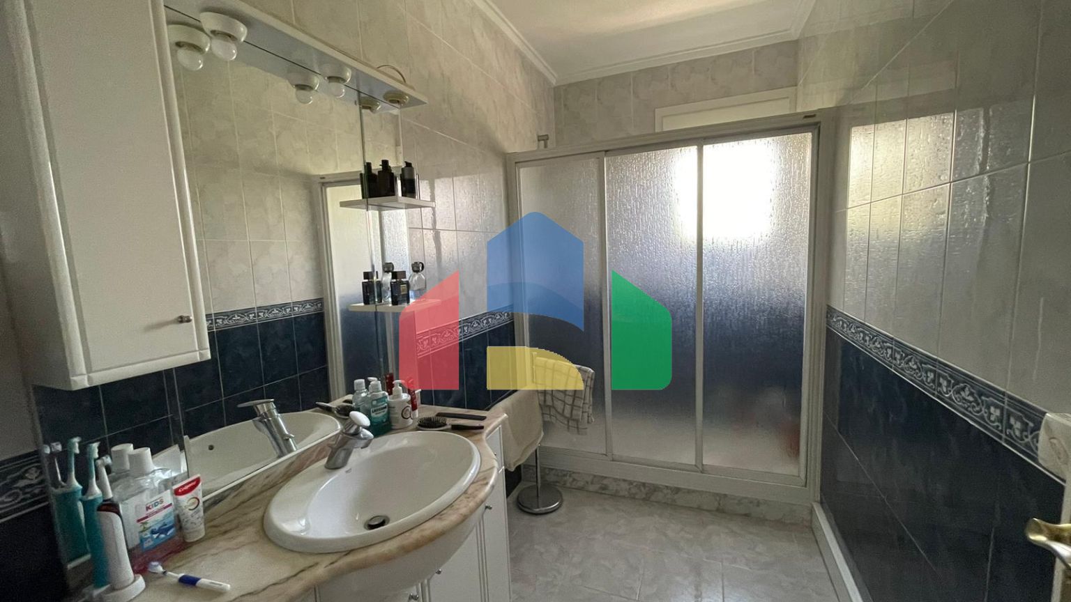 ВИЛЛА В CIUDAD QUESADA В СРЕДИЗЕМНОМОРСКОМ СТИЛЕ. 4 СПАЛЬНИ. 4 ВАННЫЕ КОМНАТЫ. С УЧАСТКОМ 700 М2. И ПЛОЩЯДЬЮ 233 М2. БАССЕЙН