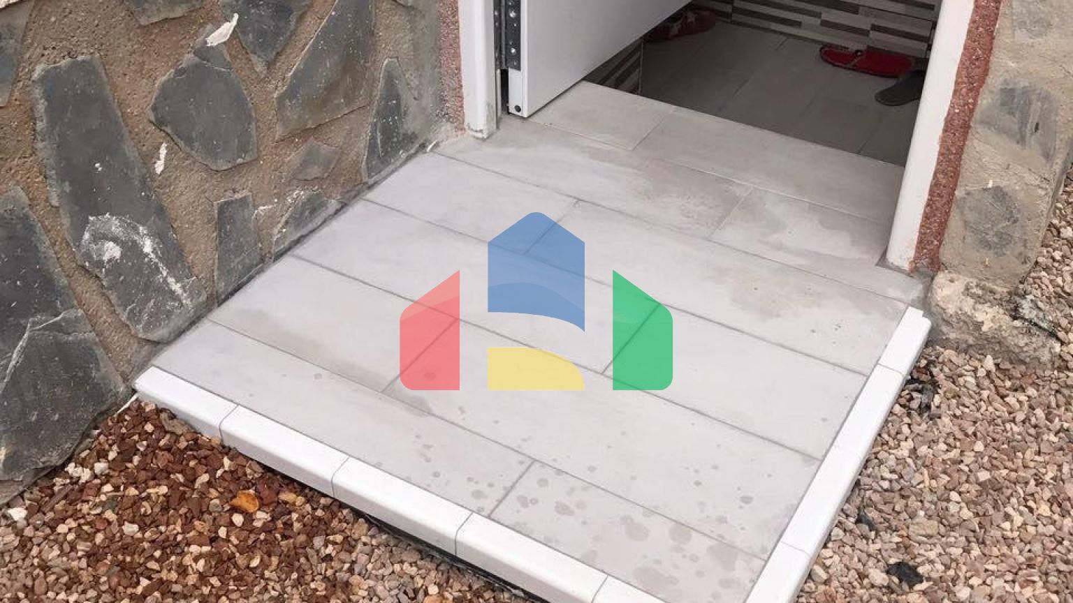 ВИЛЛА В CIUDAD QUESADA В СРЕДИЗЕМНОМОРСКОМ СТИЛЕ. 4 СПАЛЬНИ. 4 ВАННЫЕ КОМНАТЫ. С УЧАСТКОМ 700 М2. И ПЛОЩЯДЬЮ 233 М2. БАССЕЙН