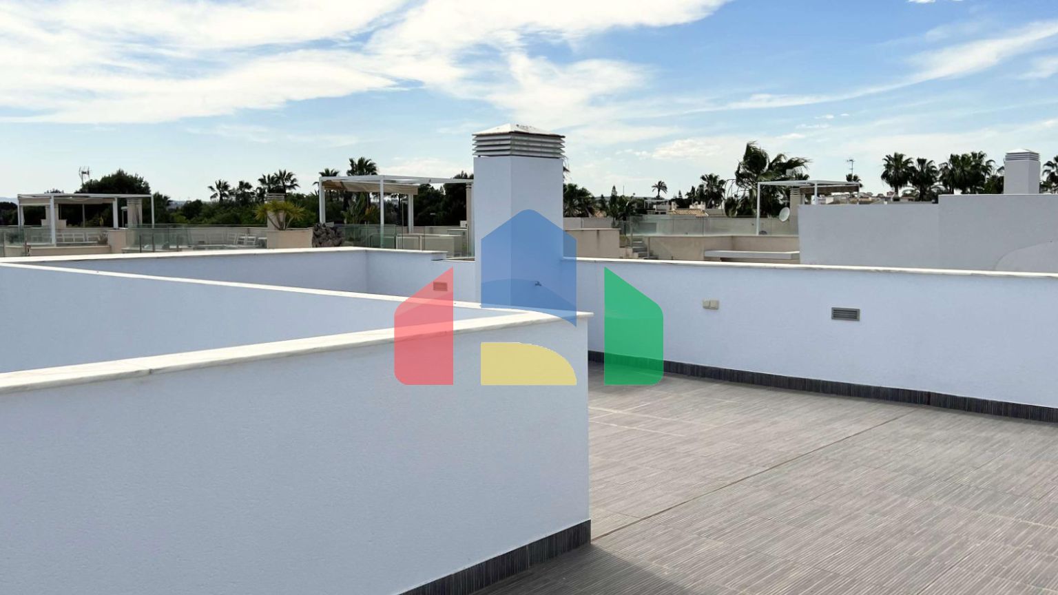 Эксклюзивные новые виллы в Сьюдад-Кесада — дизайн, комфорт и привилегированное расположение