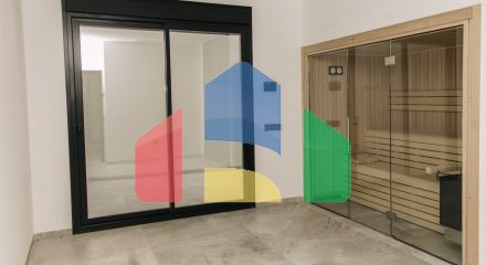 Дизайнерская вилла общей площадью 250 квадратных метров с видом на Гуардамар и море. Дизайнерская вилла общей площадью 250 квадратных метров с видом на Гуардамар и море.