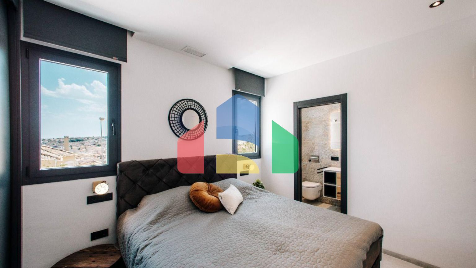 РОСКОШНАЯ И ДИЗАЙНЕРСКАЯ КВАРТИРА РЯДОМ С ПОЛЕМ ДЛЯ ГОЛЬФА