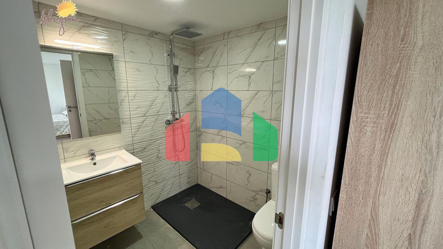 Прекрасный шале в Рохалесе: 8 спален, частный бассейн и двойная возможность