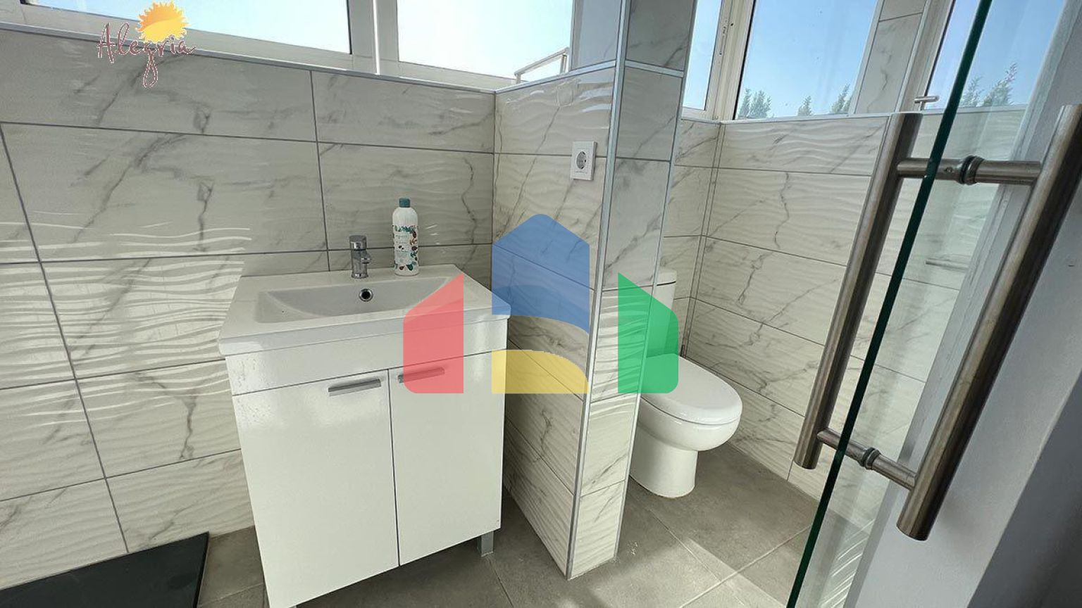 Прекрасный шале в Рохалесе: 8 спален, частный бассейн и двойная возможность