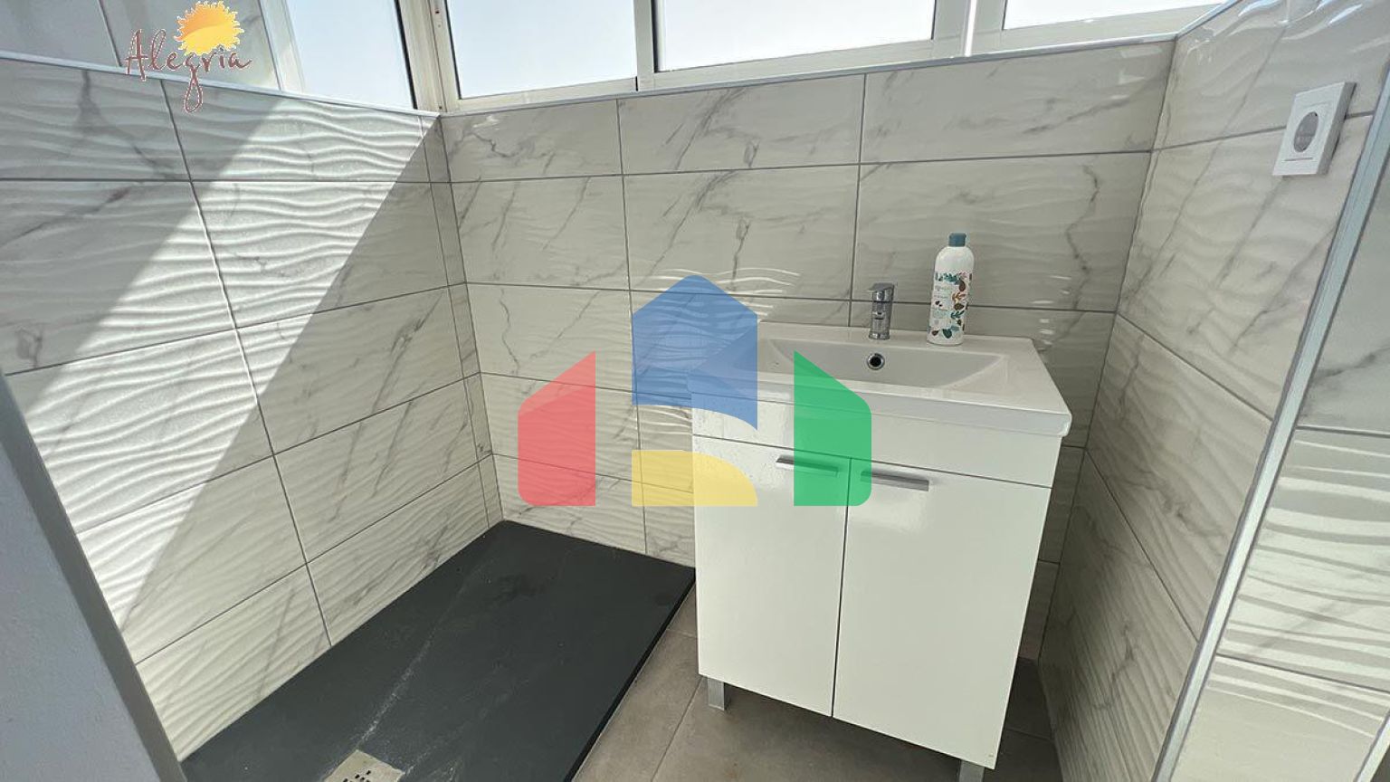 Прекрасный шале в Рохалесе: 8 спален, частный бассейн и двойная возможность