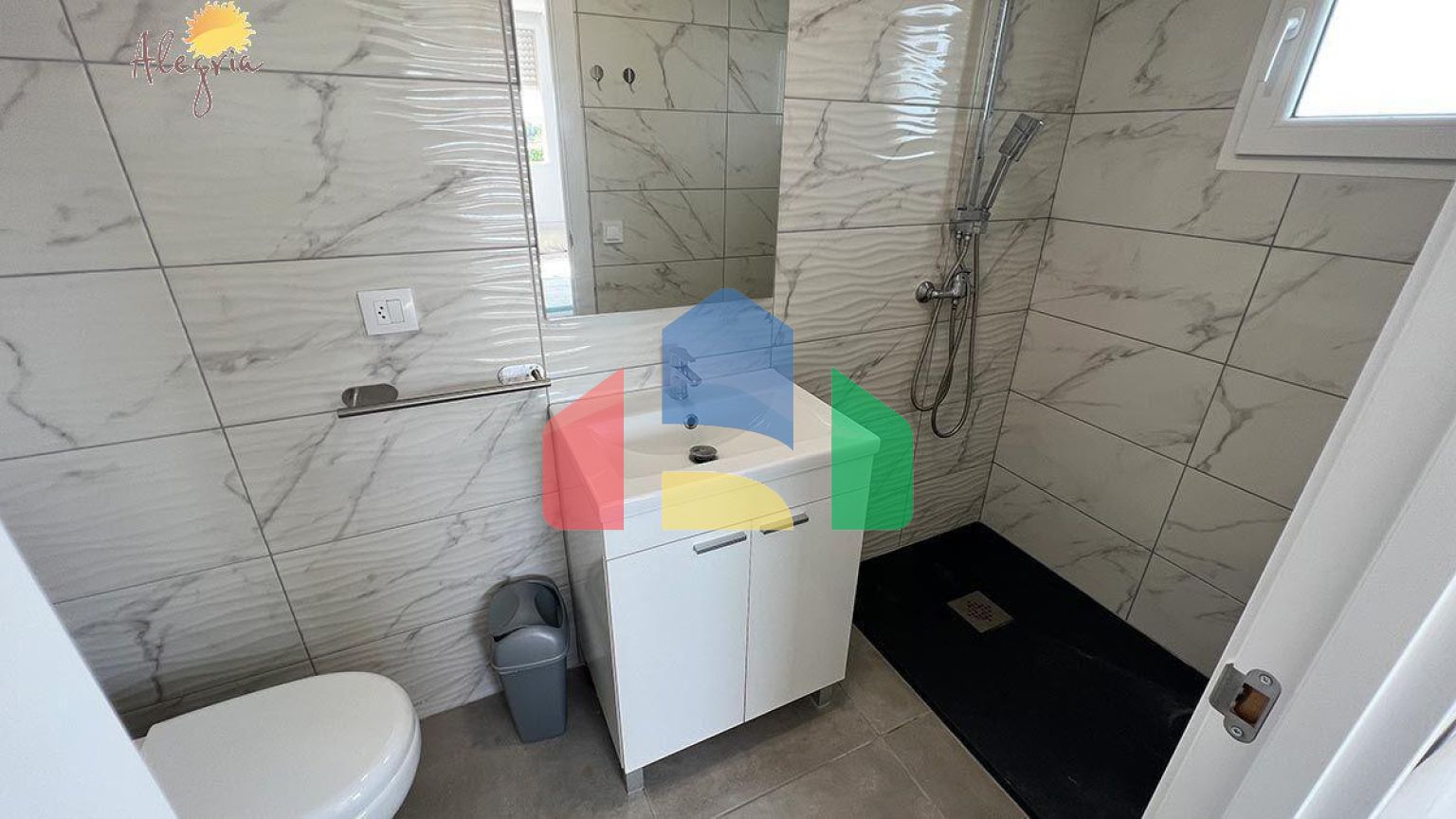 Прекрасный шале в Рохалесе: 8 спален, частный бассейн и двойная возможность