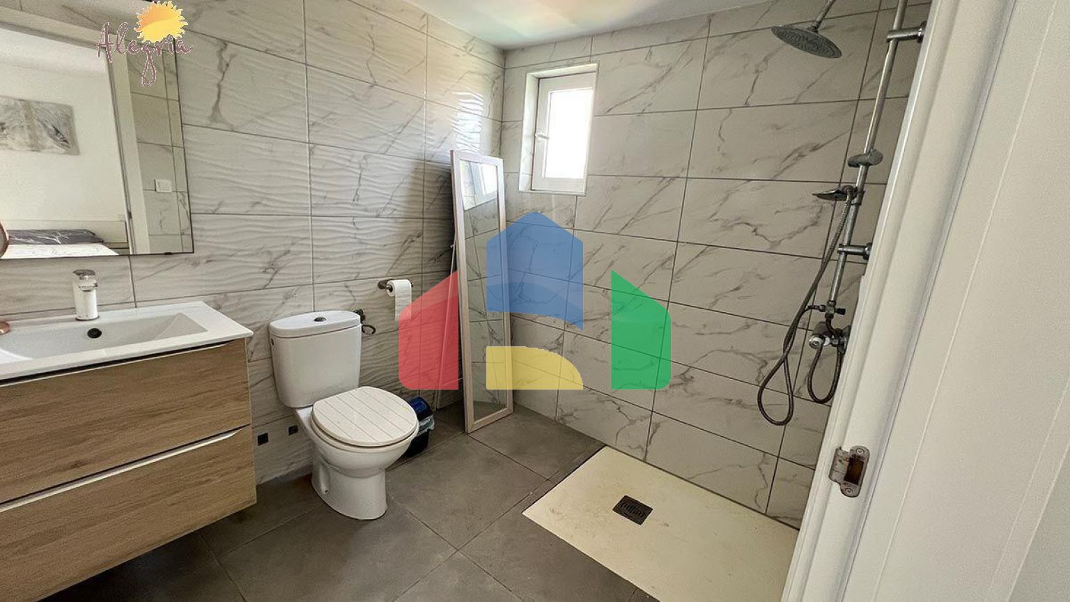 Прекрасный шале в Рохалесе: 8 спален, частный бассейн и двойная возможность