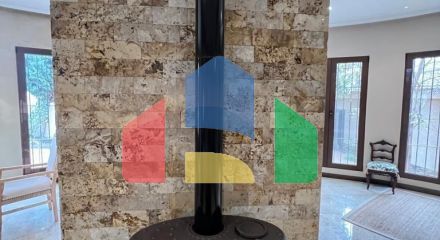 Современная роскошная вилла с элементами винтажного стиля в Сьюдад Кесада.