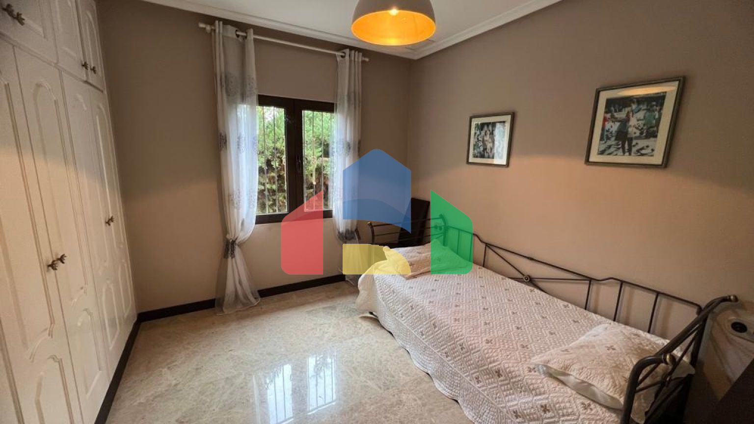 Современная роскошная вилла с элементами винтажного стиля в Сьюдад Кесада.