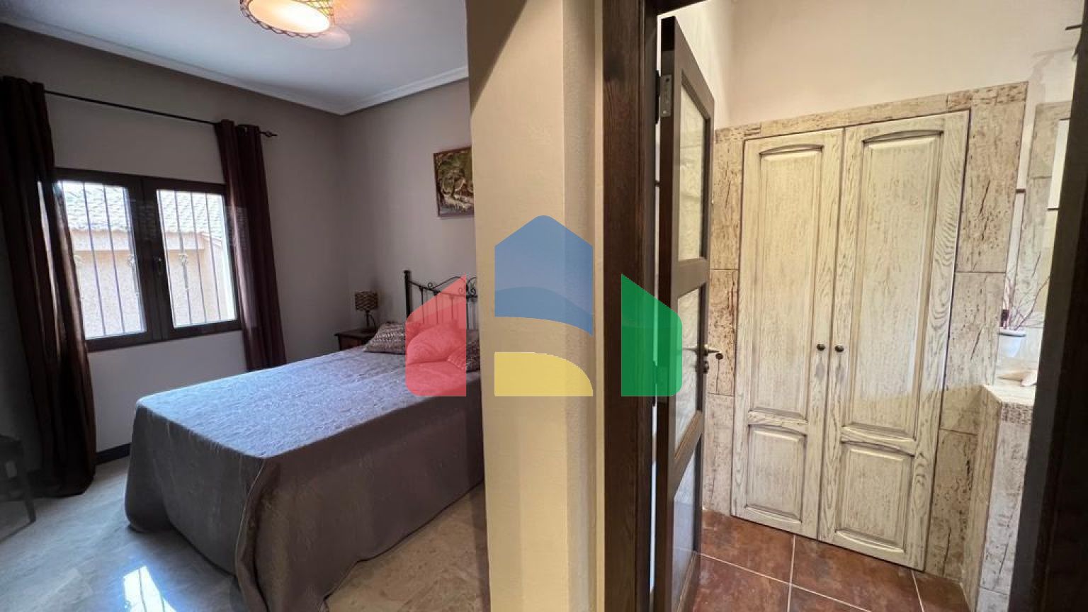 Современная роскошная вилла с элементами винтажного стиля в Сьюдад Кесада.