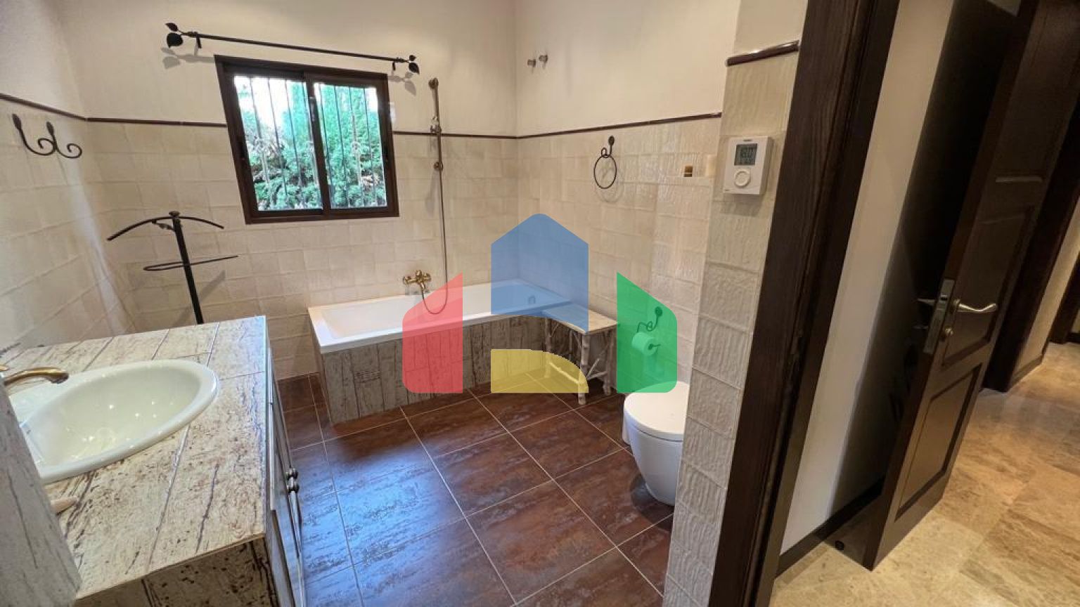 Современная роскошная вилла с элементами винтажного стиля в Сьюдад Кесада.