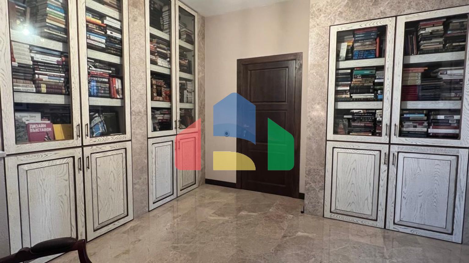 Современная роскошная вилла с элементами винтажного стиля в Сьюдад Кесада.