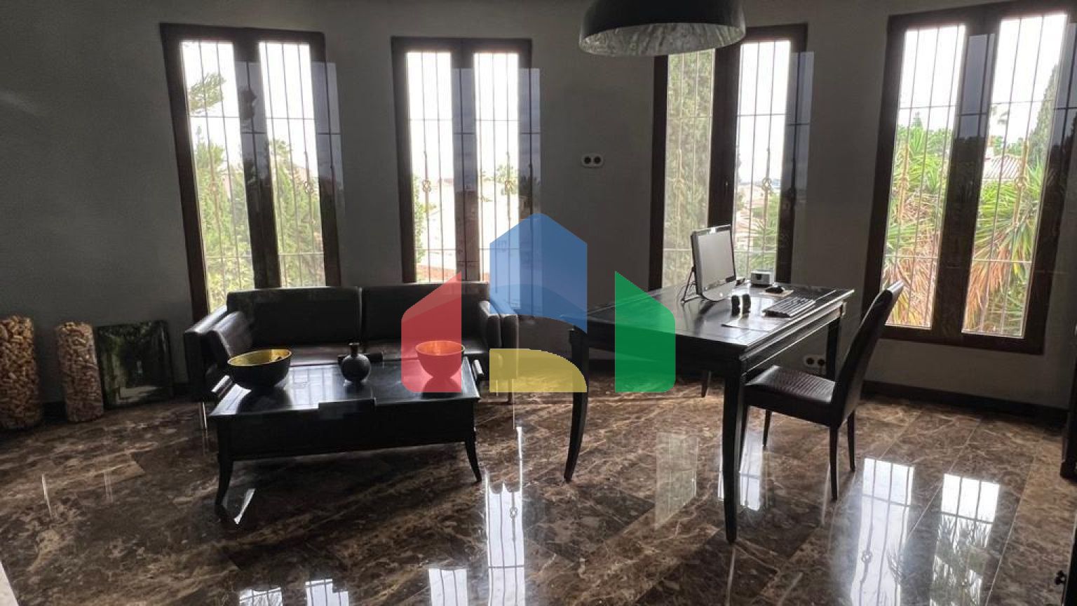 Современная роскошная вилла с элементами винтажного стиля в Сьюдад Кесада.