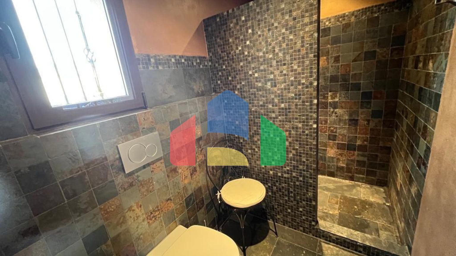 Современная роскошная вилла с элементами винтажного стиля в Сьюдад Кесада.