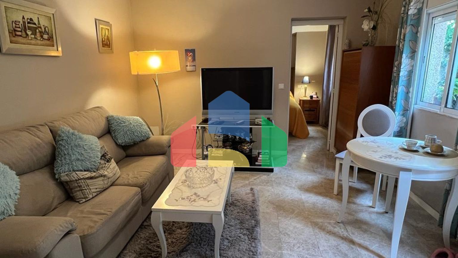 Современная роскошная вилла с элементами винтажного стиля в Сьюдад Кесада.