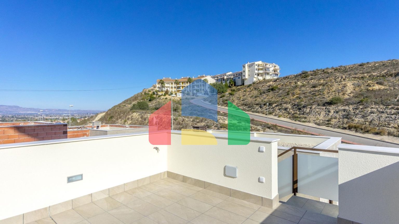 НОВЫЕ ВИЛЛЫ В РОХАЛЕСЕ