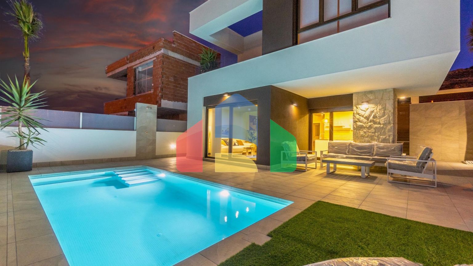 НОВЫЕ ВИЛЛЫ В РОХАЛЕСЕ