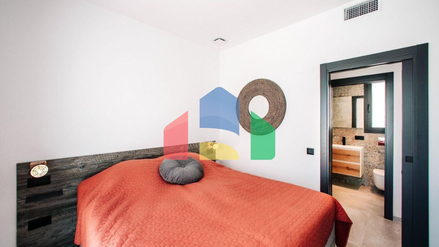 РОСКОШНАЯ И ДИЗАЙНЕРСКАЯ КВАРТИРА РЯДОМ С ПОЛЕМ ДЛЯ ГОЛЬФА