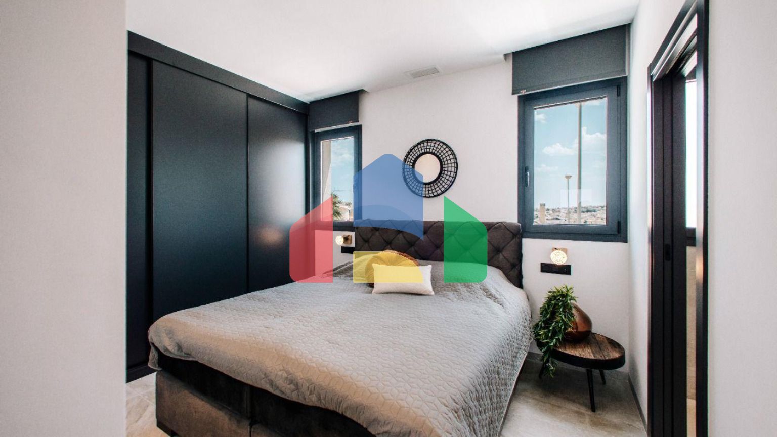 РОСКОШНАЯ И ДИЗАЙНЕРСКАЯ КВАРТИРА РЯДОМ С ПОЛЕМ ДЛЯ ГОЛЬФА