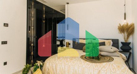 Дизайнерская вилла общей площадью 250 квадратных метров с видом на Гуардамар и море.