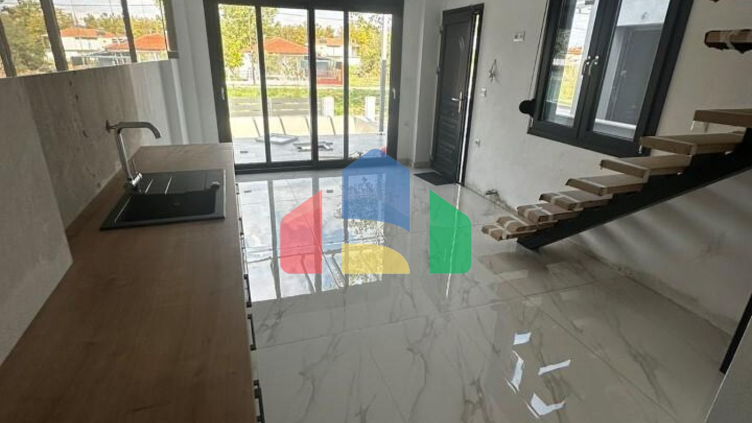 Продаж - Таунхаус 60 m² в Аспровальті