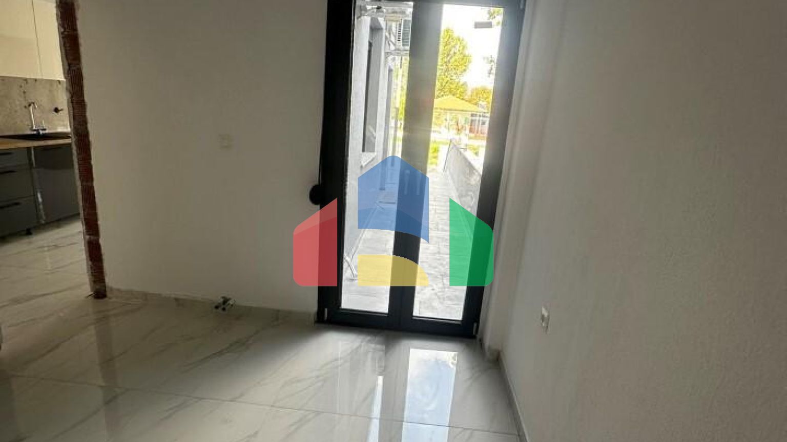 Продаж - Таунхаус 60 m² в Аспровальті