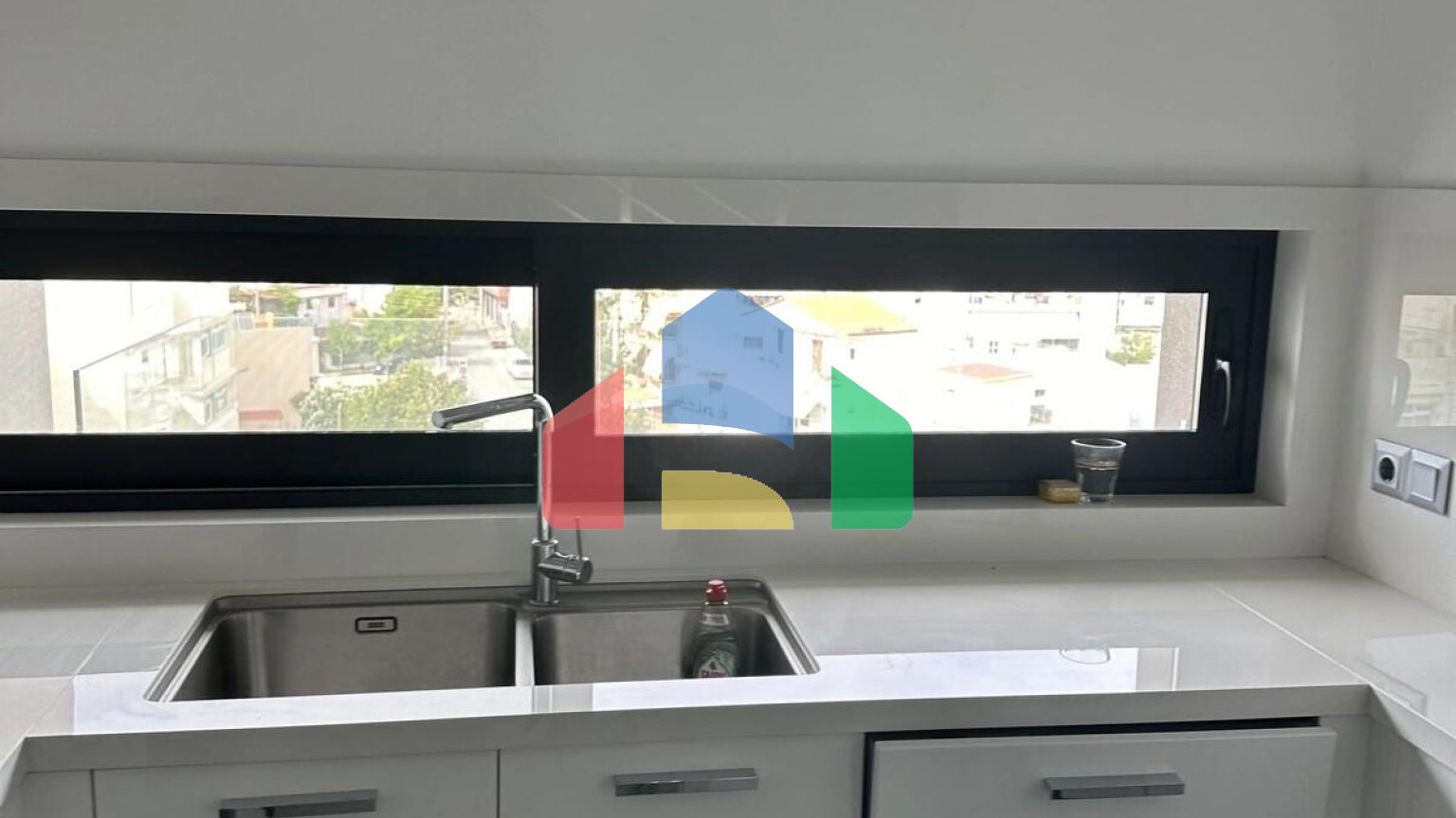 Продаж - Таунхаус 102 m² в Афінах