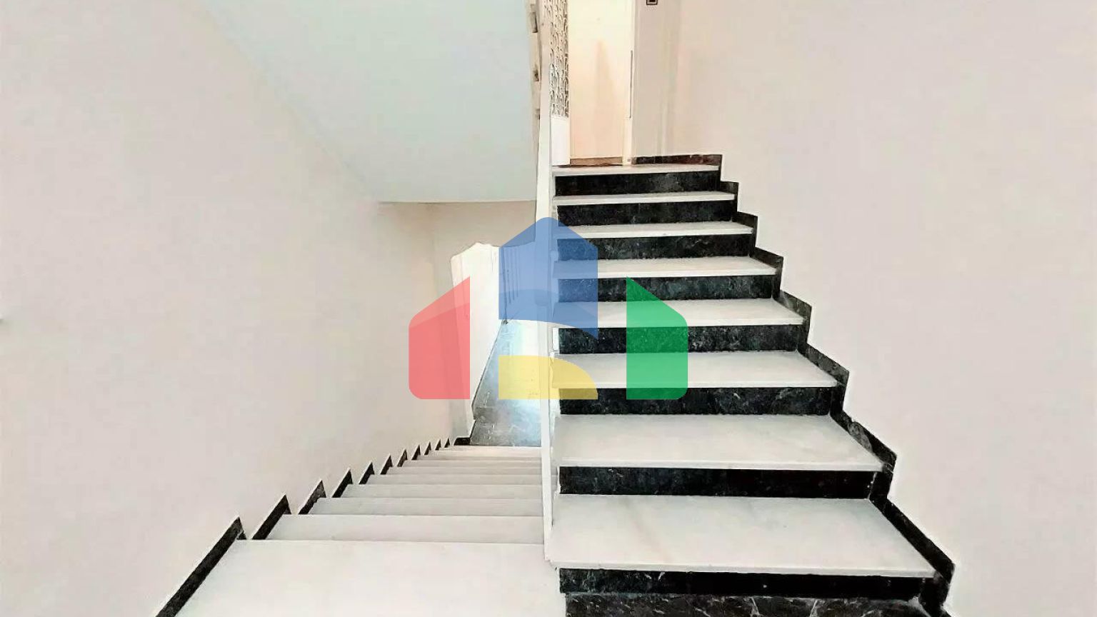 Продажа - Здание 200 m² в Афинах