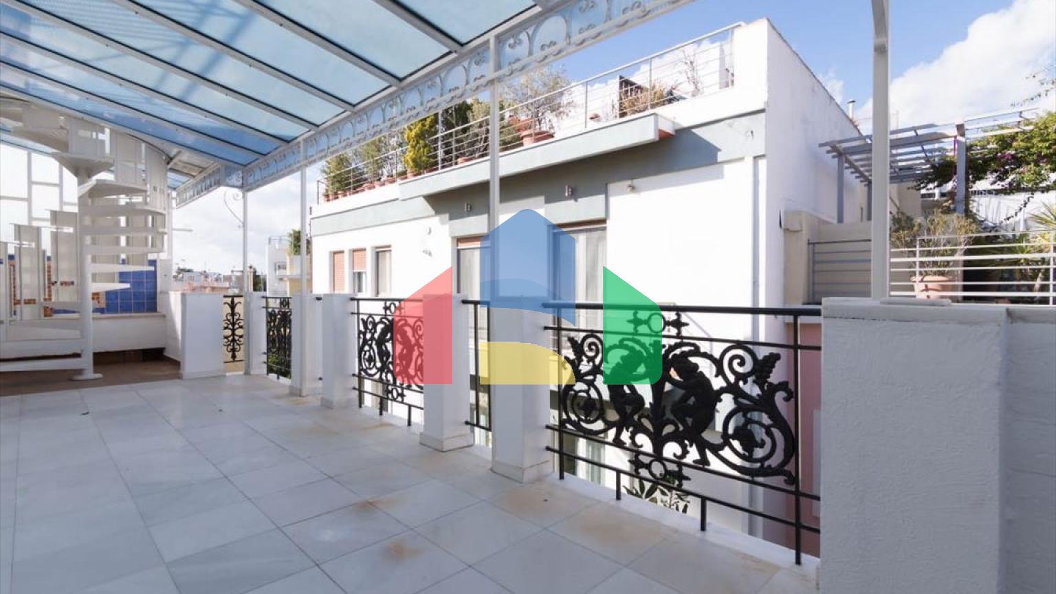 Продаж - Комерційна нерухомість 305 m² в Афінах