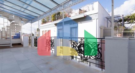 Продаж - Комерційна нерухомість 305 m² в Афінах