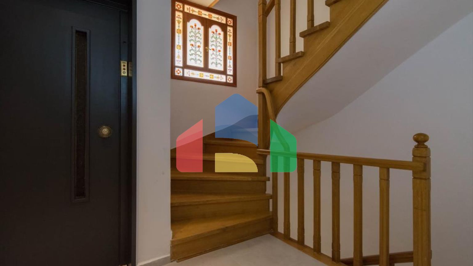 Продаж - Комерційна нерухомість 305 m² в Афінах