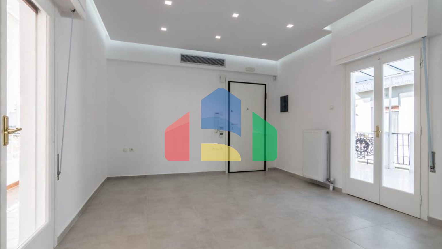 Продаж - Комерційна нерухомість 305 m² в Афінах