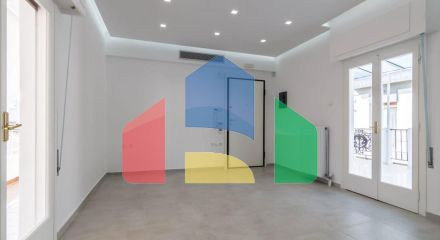 Продаж - Комерційна нерухомість 305 m² в Афінах