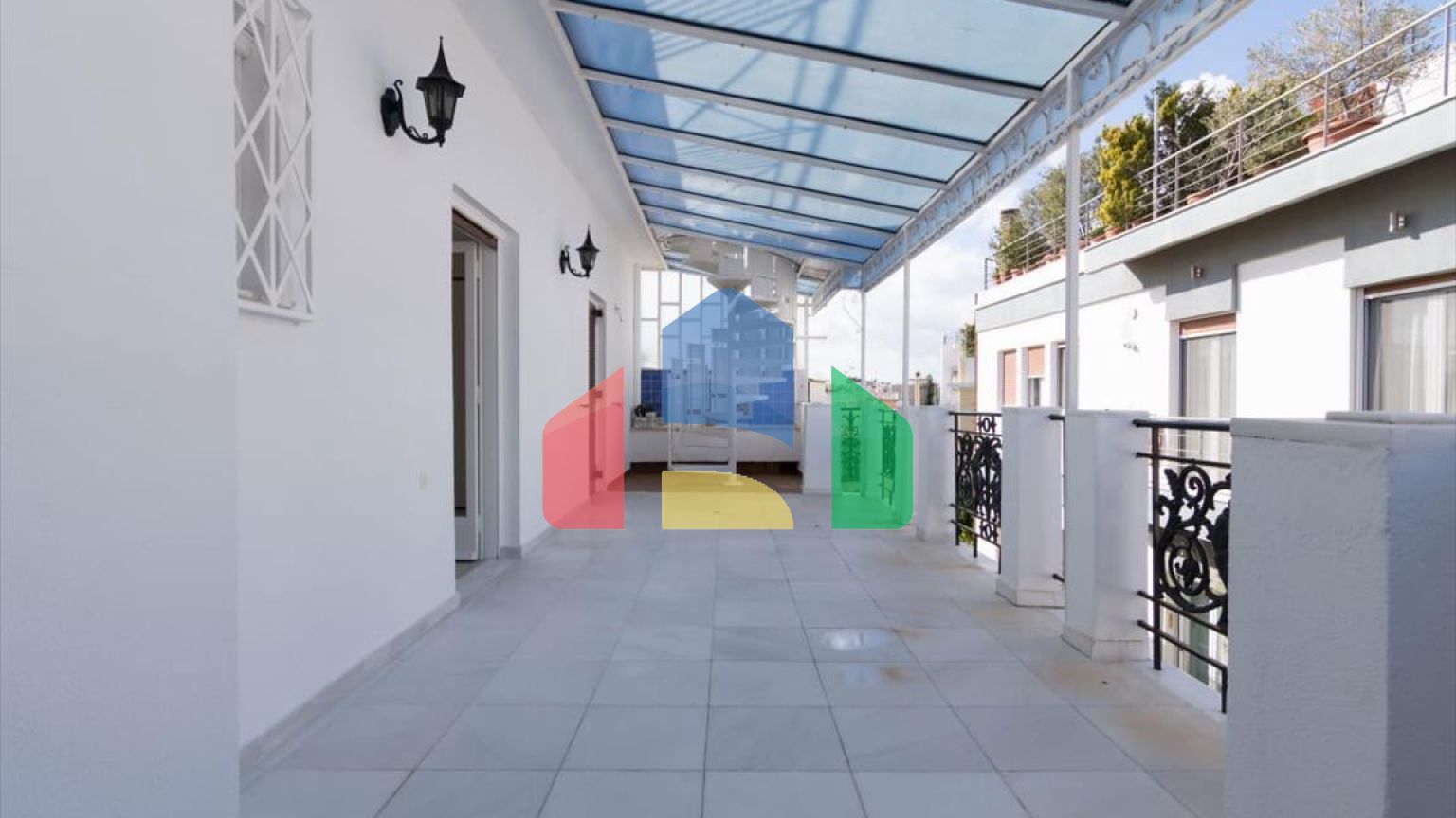 Продаж - Комерційна нерухомість 305 m² в Афінах