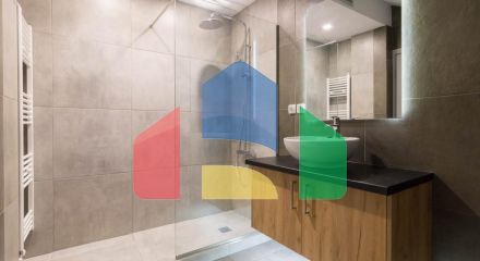 Продаж - Комерційна нерухомість 305 m² в Афінах