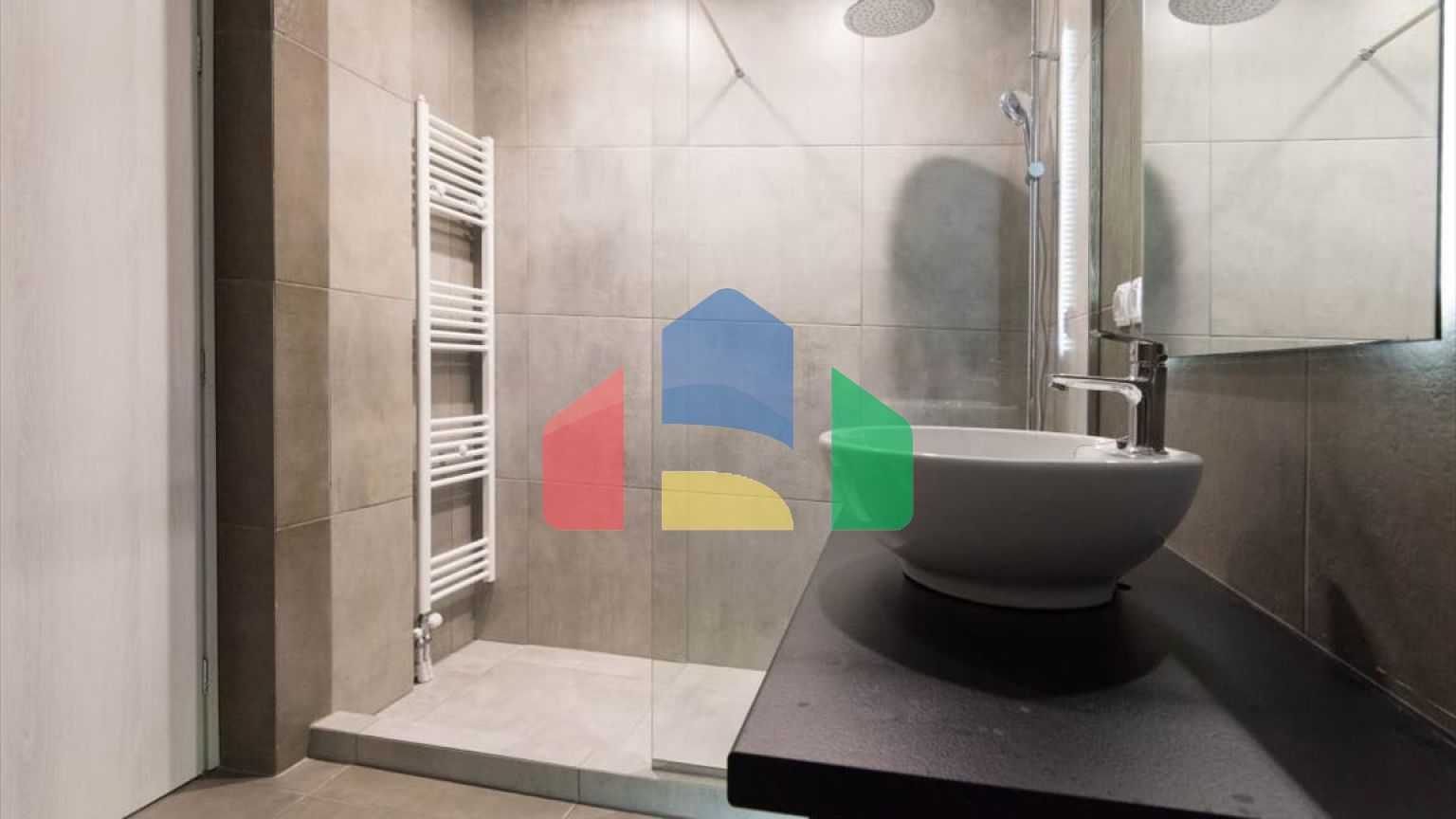 Продаж - Комерційна нерухомість 305 m² в Афінах