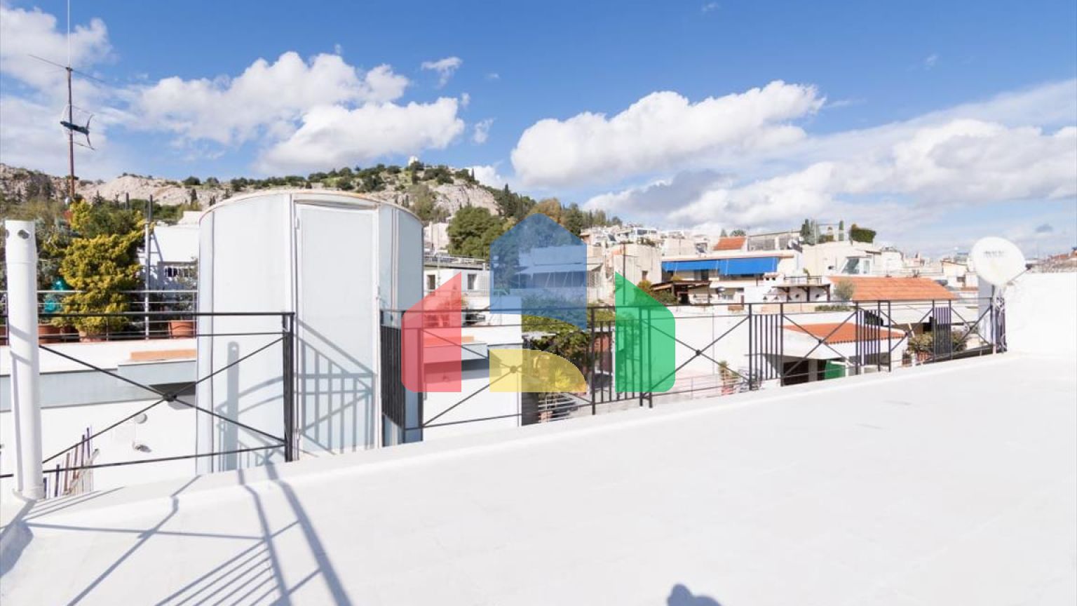 Продаж - Комерційна нерухомість 305 m² в Афінах