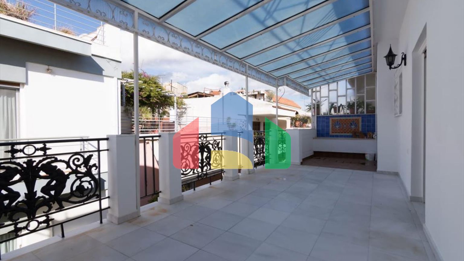 Продаж - Комерційна нерухомість 305 m² в Афінах