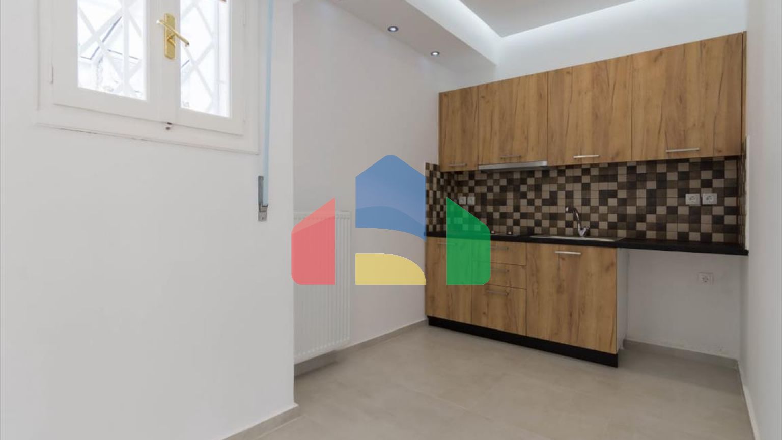 Продаж - Комерційна нерухомість 305 m² в Афінах