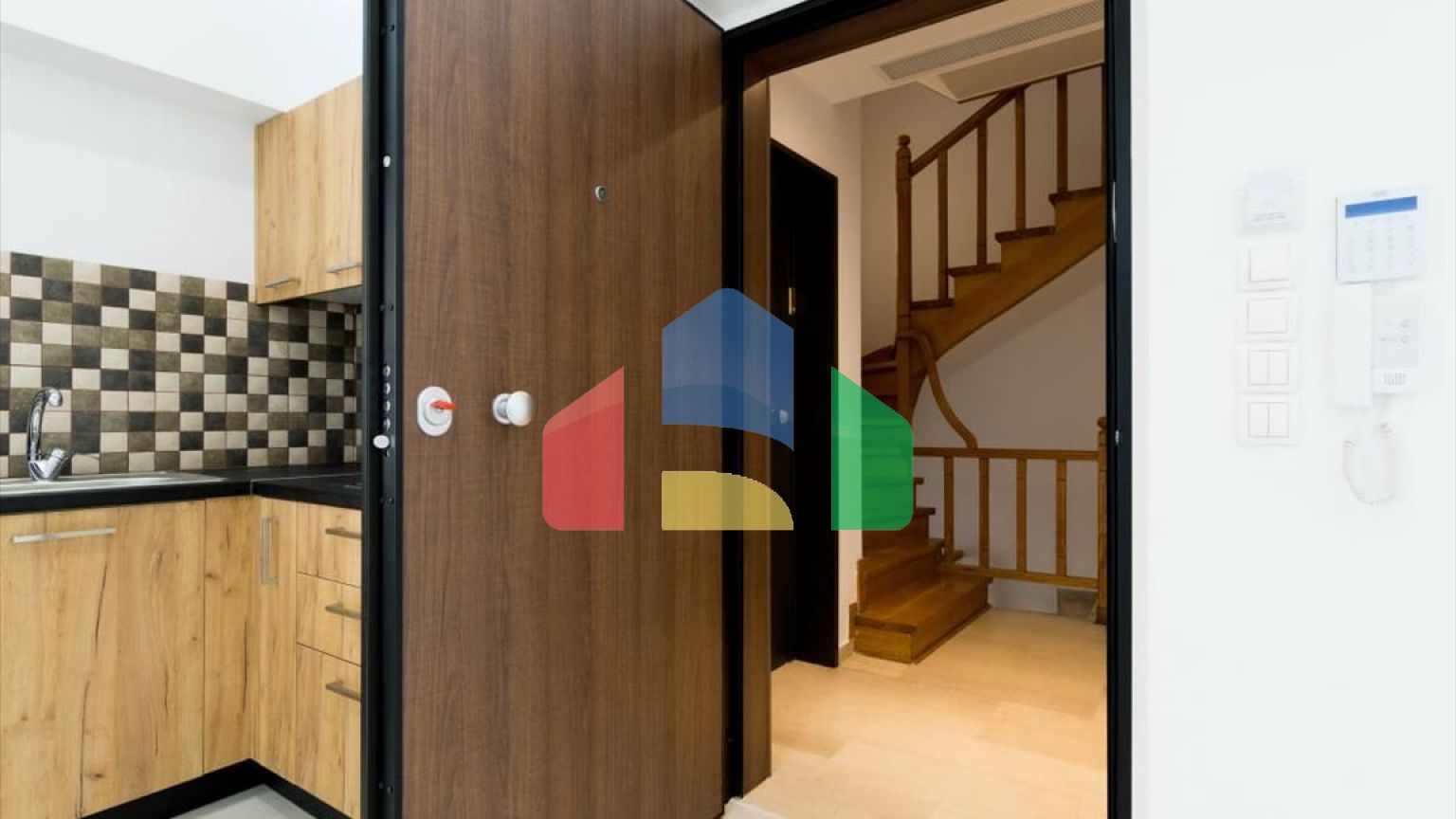 Продаж - Комерційна нерухомість 305 m² в Афінах