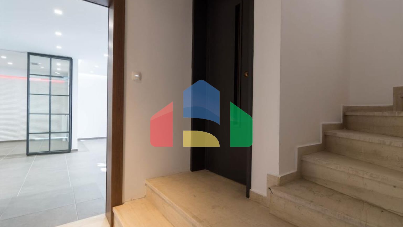 Продаж - Комерційна нерухомість 305 m² в Афінах