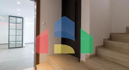 Продаж - Комерційна нерухомість 305 m² в Афінах