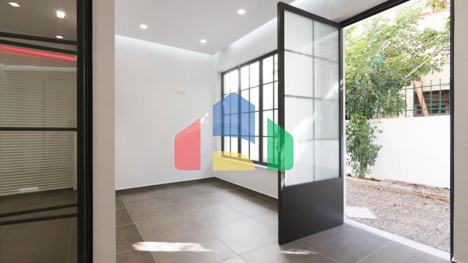 Продаж - Комерційна нерухомість 305 m² в Афінах