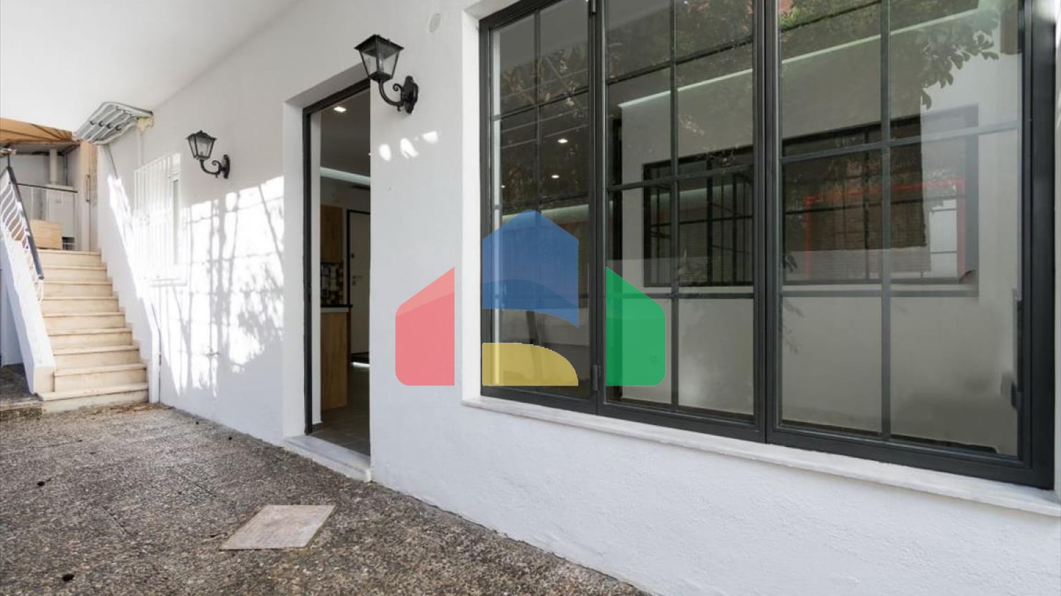 Продаж - Комерційна нерухомість 305 m² в Афінах