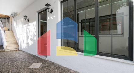 Продаж - Комерційна нерухомість 305 m² в Афінах